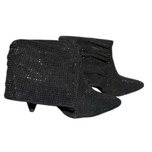 NWOT Women’s bedazzled ankle heeled black boots. Size 11